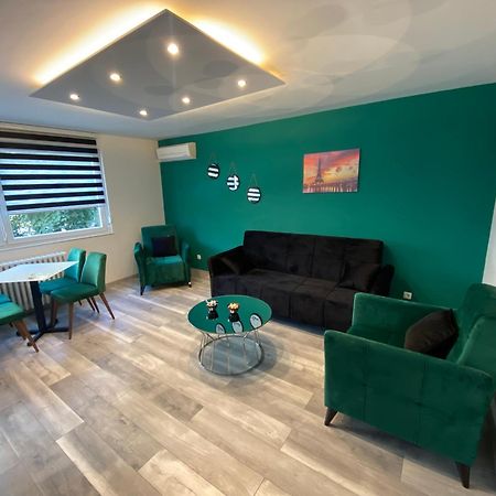Apartman Omar Stan Na Dan Besplatan Parking Σαράγεβο Εξωτερικό φωτογραφία
