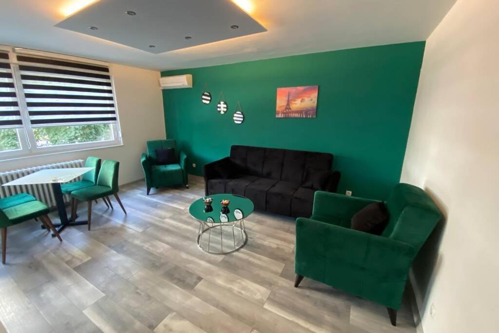 Apartman Omar Stan Na Dan Besplatan Parking Σαράγεβο Εξωτερικό φωτογραφία