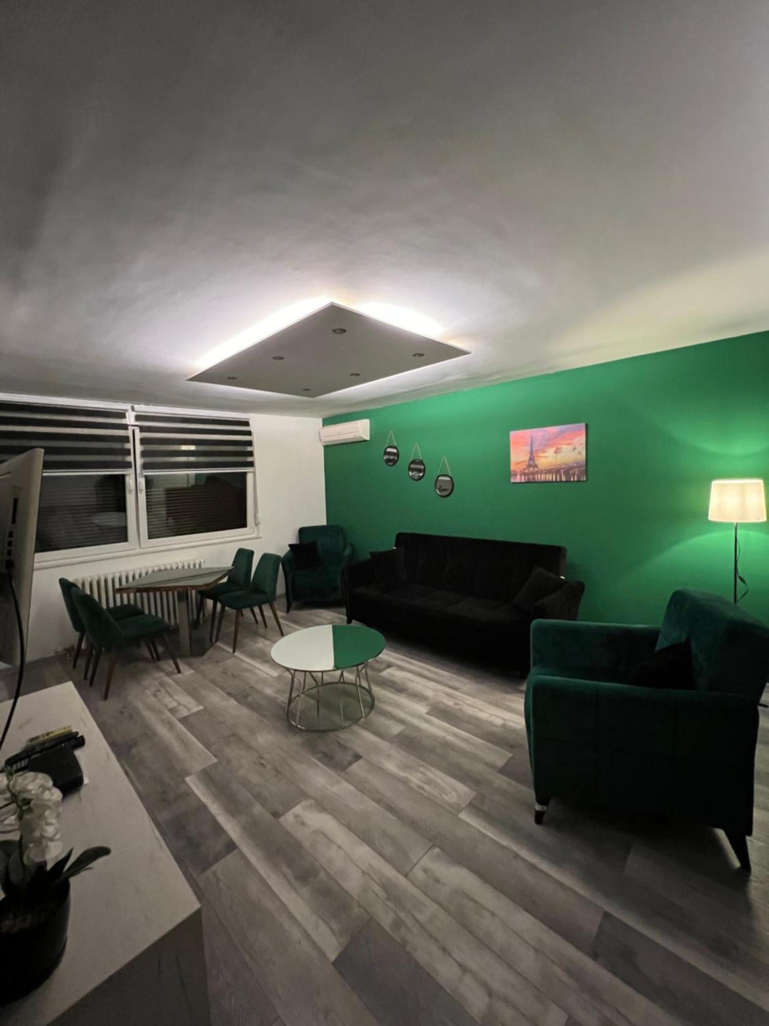 Apartman Omar Stan Na Dan Besplatan Parking Σαράγεβο Εξωτερικό φωτογραφία